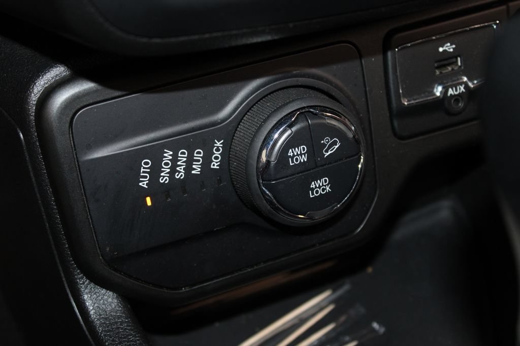 Used 2018 Jeep Renegade Trailhawk AWD/4WD image 30