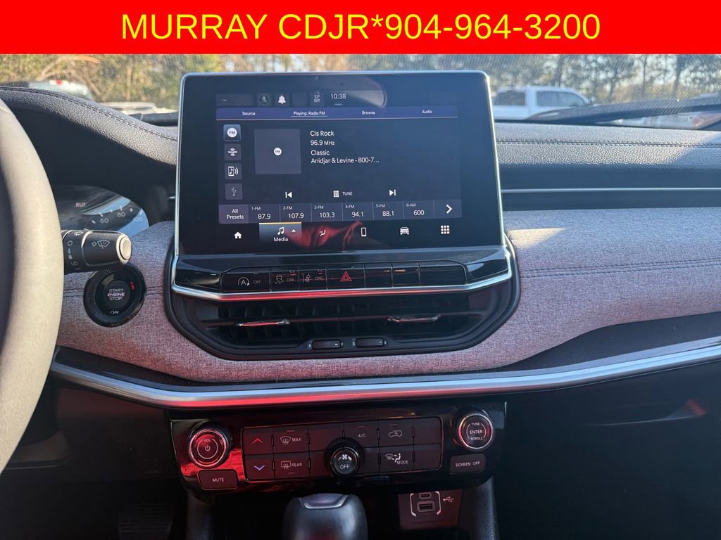 Used 2024 Jeep Compass Latitude image 24