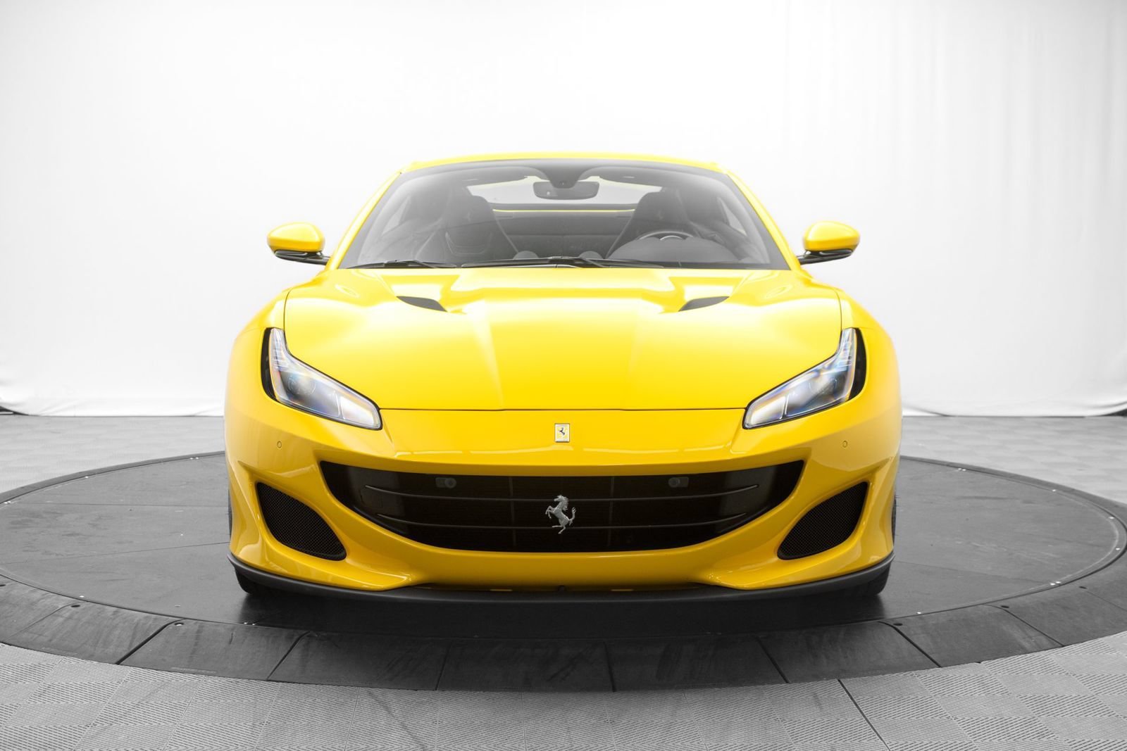 Used 2019 Ferrari Portofino RWD image 16