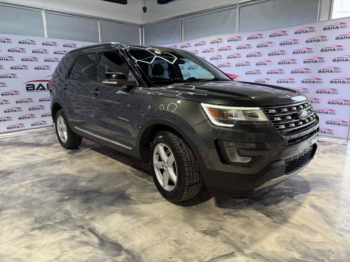 Used 2017 Ford Explorer XLT AWD/4WD image 5