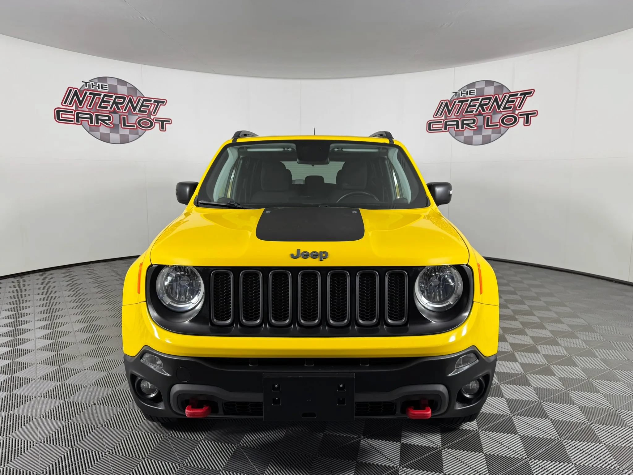 Used 2018 Jeep Renegade Trailhawk w/ UConnect 8.4 Nav Group AWD/4WD image 2