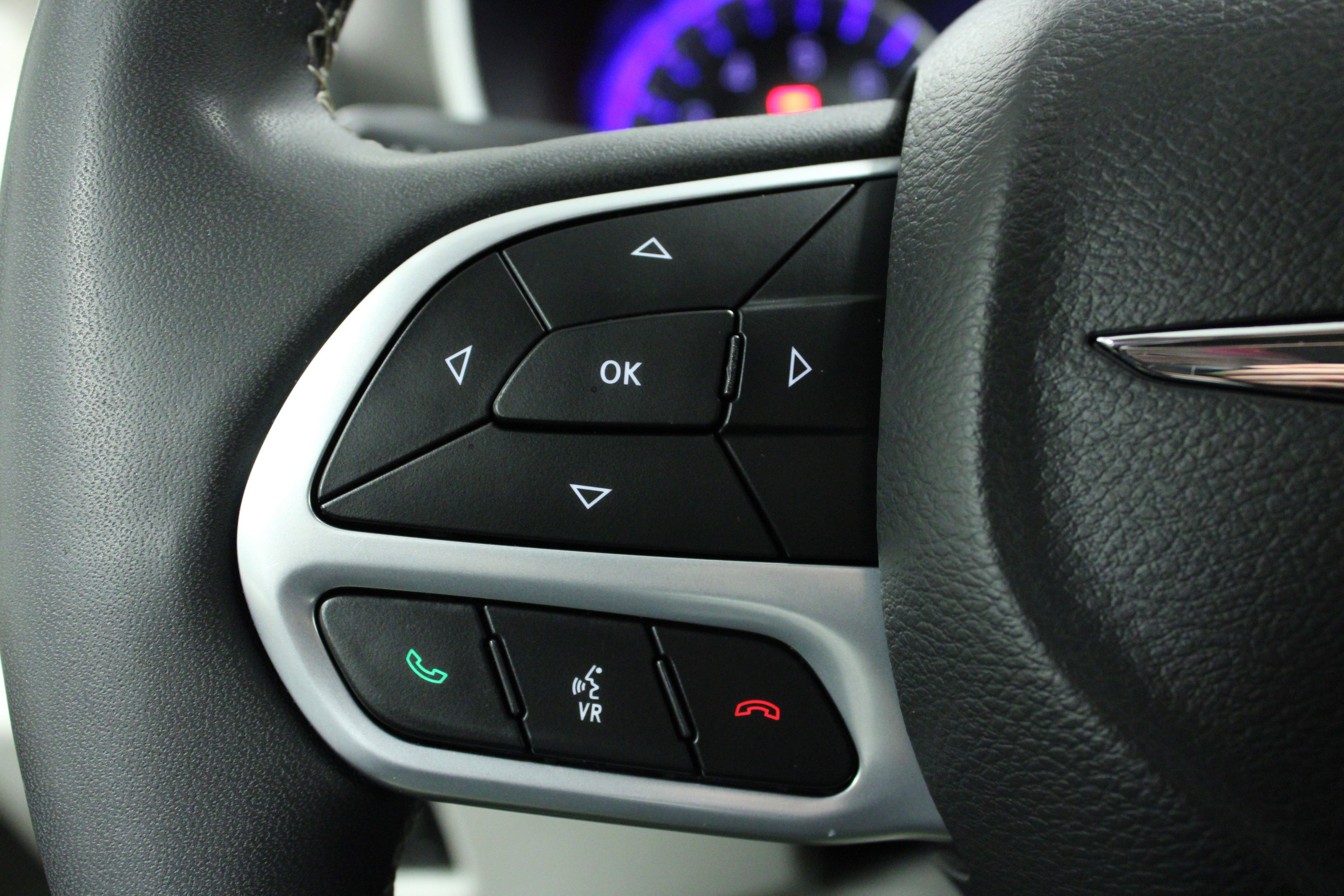 Used 2024 Chrysler Pacifica Touring-L image 21