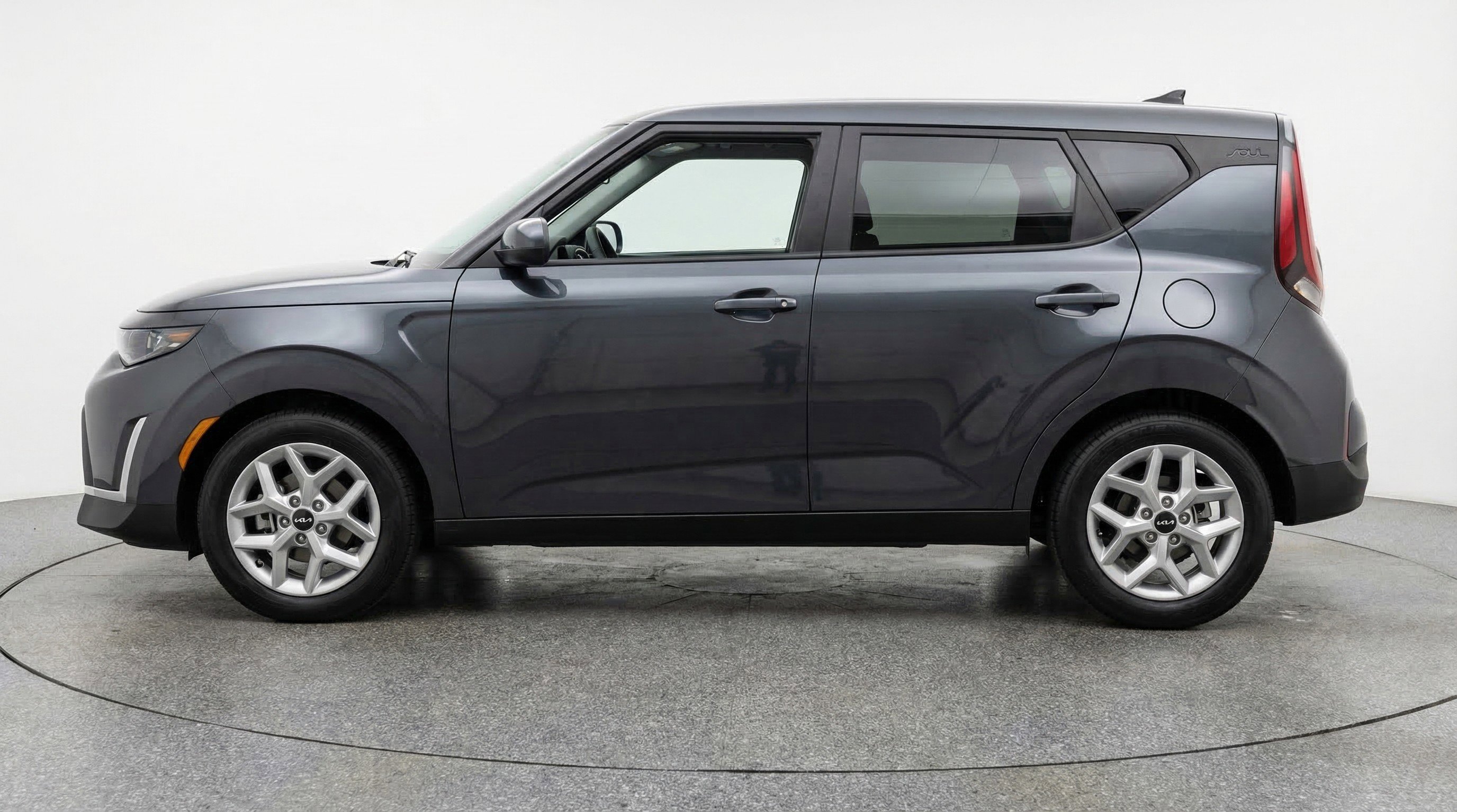 Used 2025 Kia Soul LX w/ LX Technology Package image 5