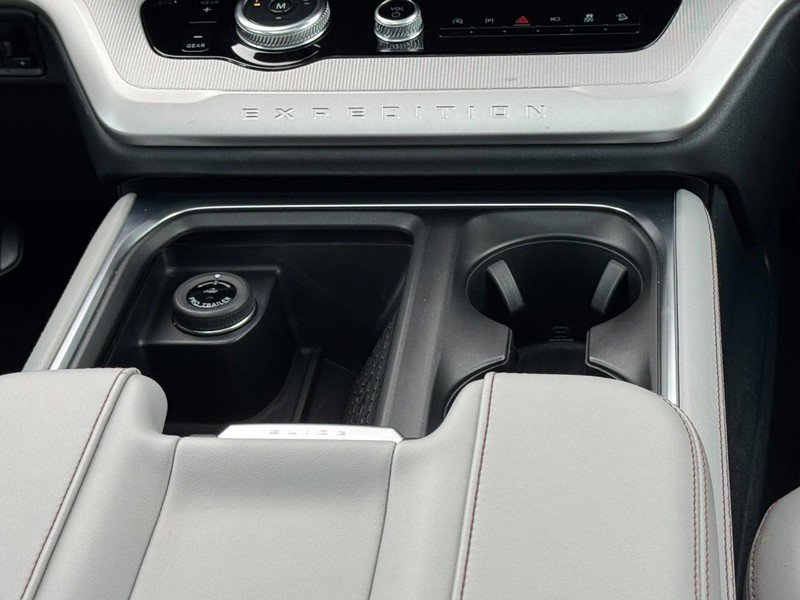 Used 2025 Ford Expedition Active AWD/4WD image 15