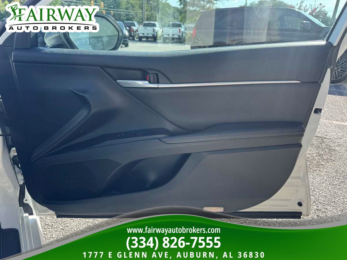 Used 2022 Toyota Camry XLE FWD image 29