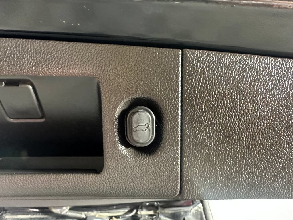 Used 2015 Cadillac Escalade Premium AWD/4WD image 8