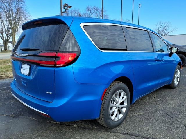 New 2026 Chrysler Pacifica Select image 7