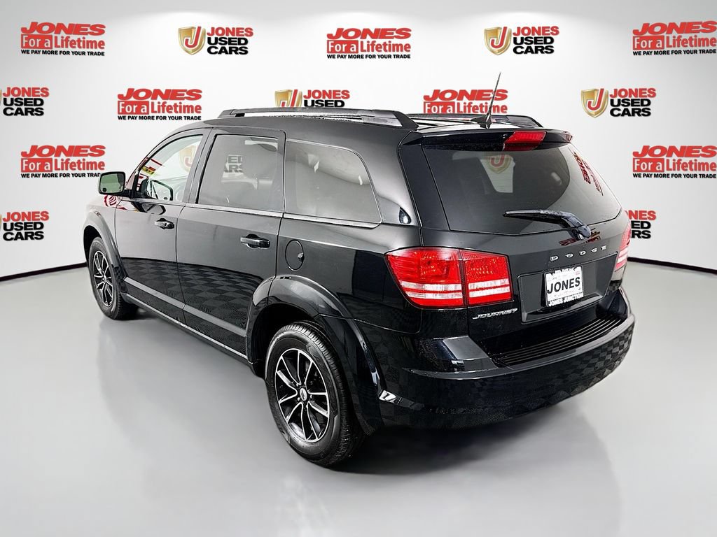 Used 2018 Dodge Journey SE w/ Connectivity Group FWD image 2