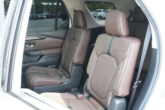 Used 2025 Honda Pilot Elite image 16