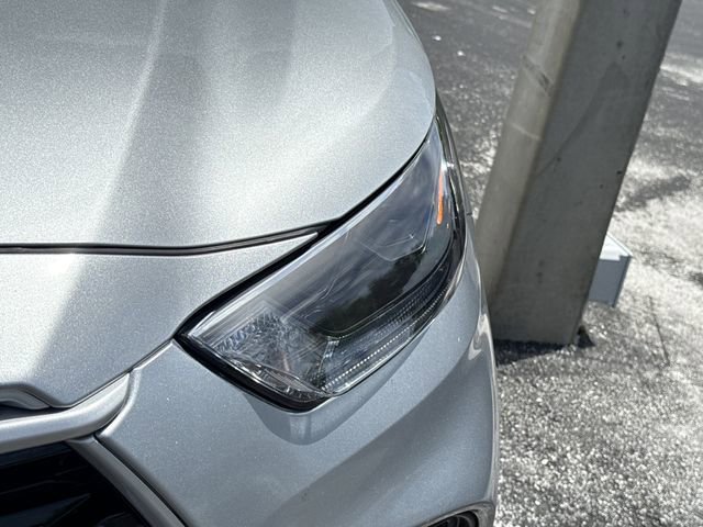 Used 2023 Toyota Highlander LE image 4