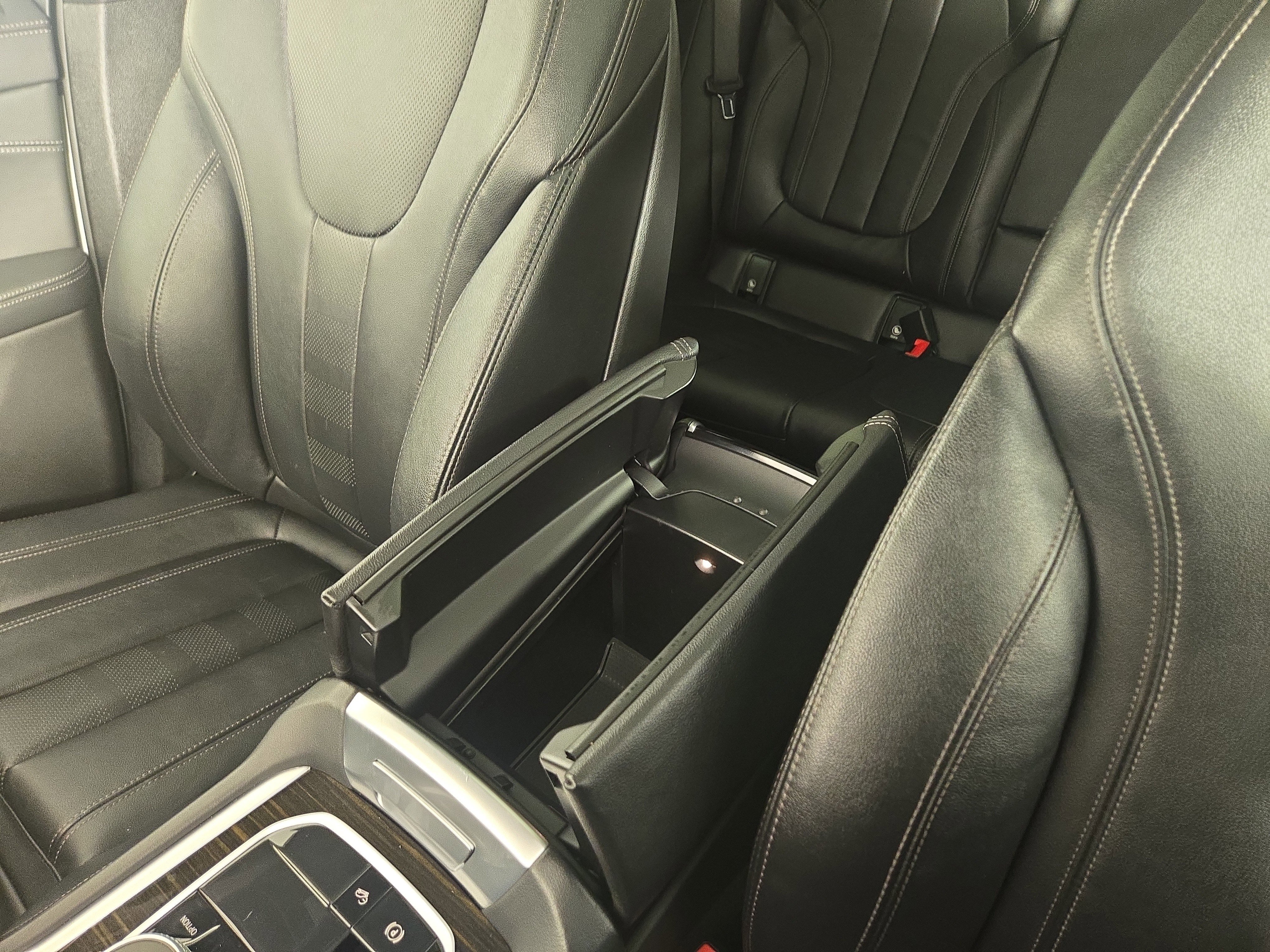 Used 2021 BMW X6 xDrive40i w/ Premium Package image 28