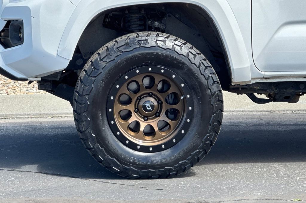 Used 2017 Toyota Tacoma SR5 w/ Tow Package AWD/4WD image 25