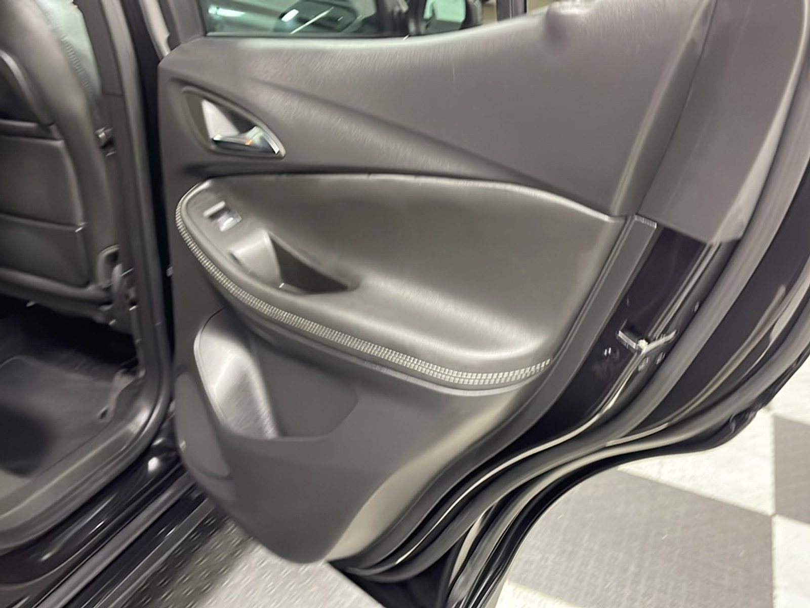 Used 2023 Buick Encore GX Select w/ Sport Touring Package FWD image 19