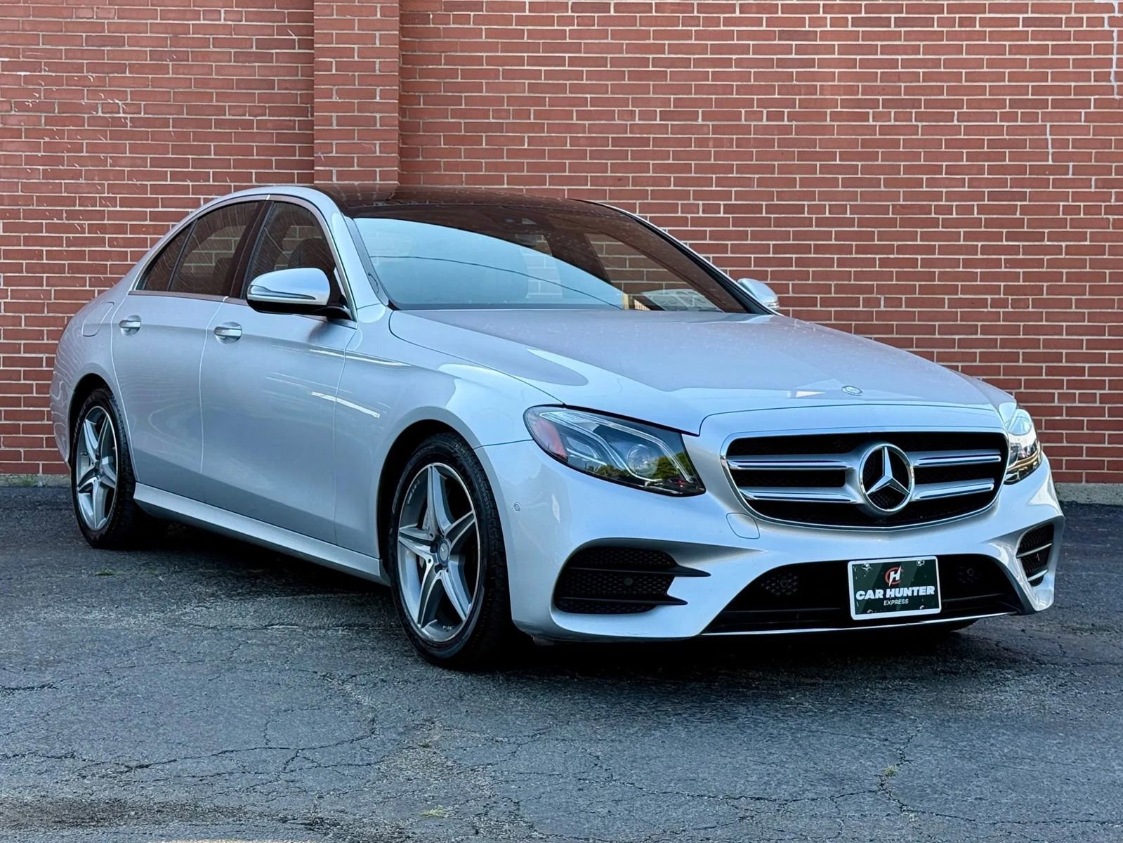 Used 2017 Mercedes-Benz E 300 4MATIC image 3