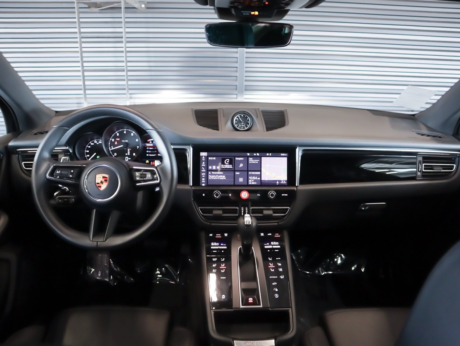 Certified 2026 Porsche Macan AWD/4WD image 12