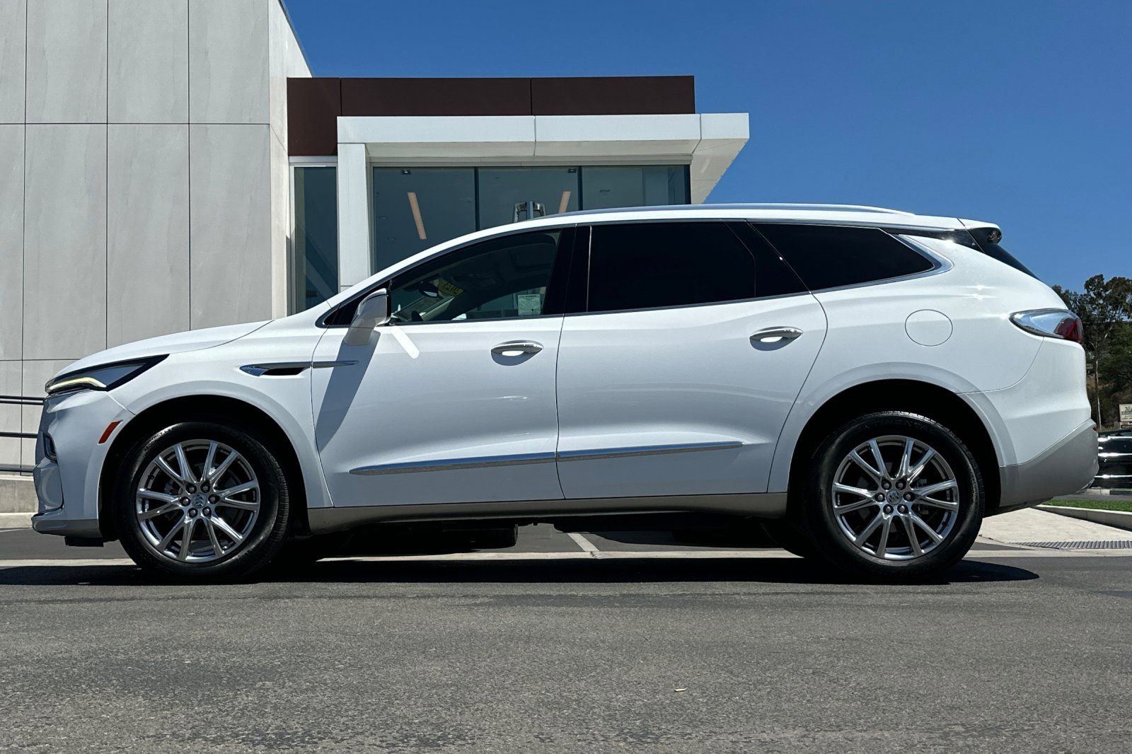 Used 2023 Buick Enclave Essence w/ Experience Buick Package AWD/4WD image 6