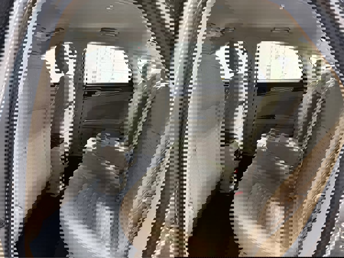 Used 2020 Ford Fusion SE image 10