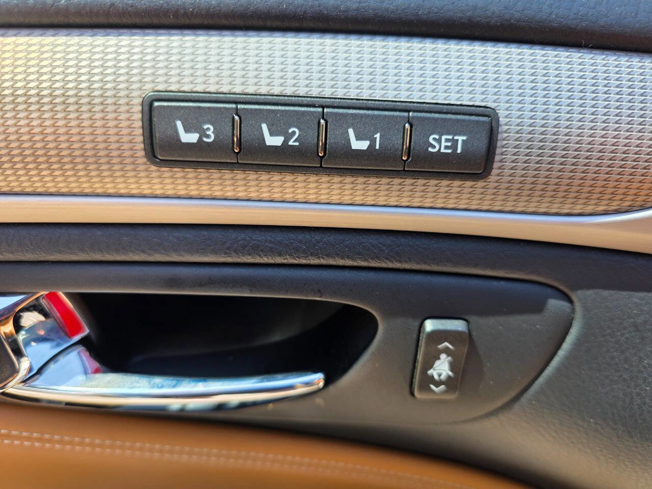 Used 2016 Lexus LS 460 w/ F Sport Package image 11