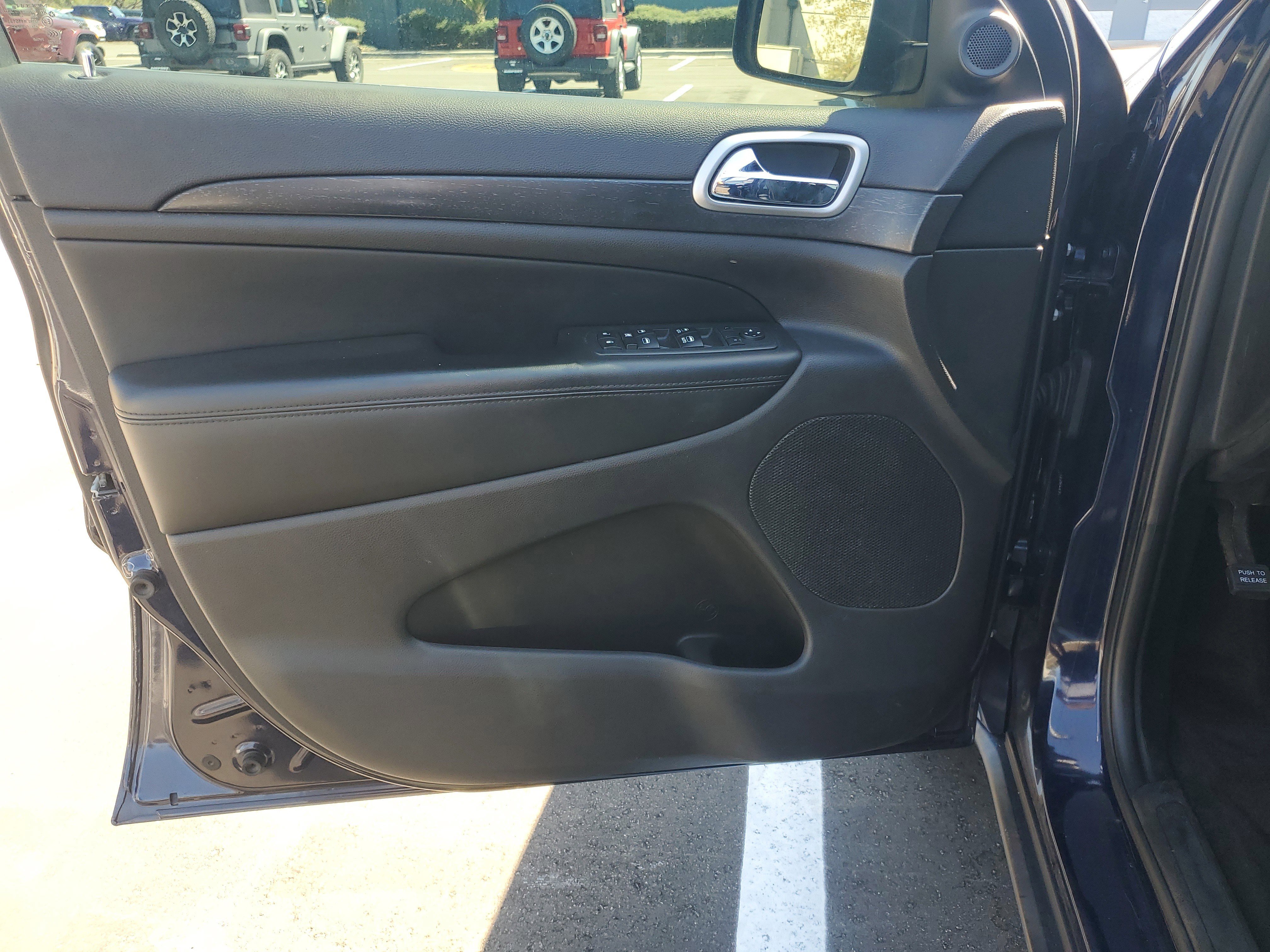 Used 2018 Jeep Grand Cherokee Laredo image 16