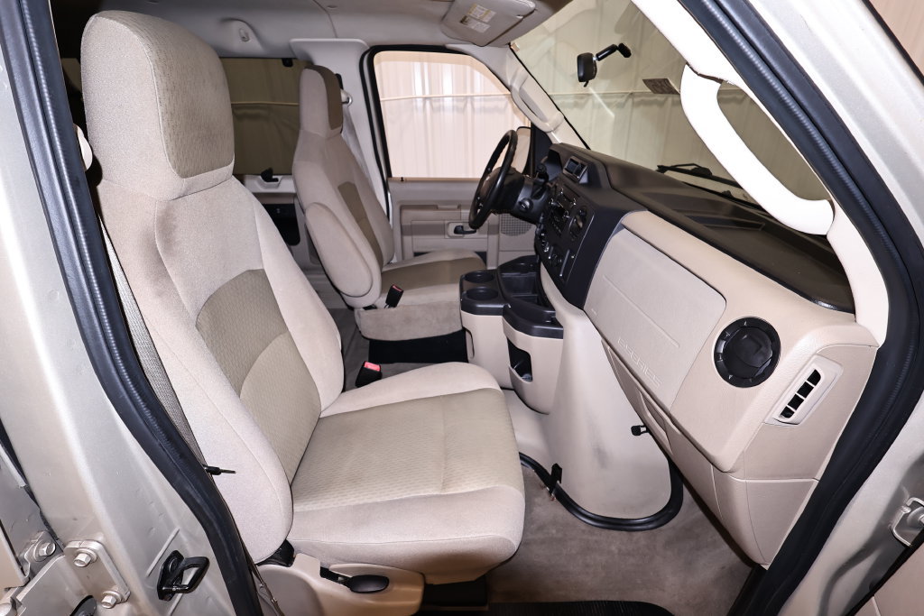 Used 2009 Ford E-350 and Econoline 350 XL RWD image 18