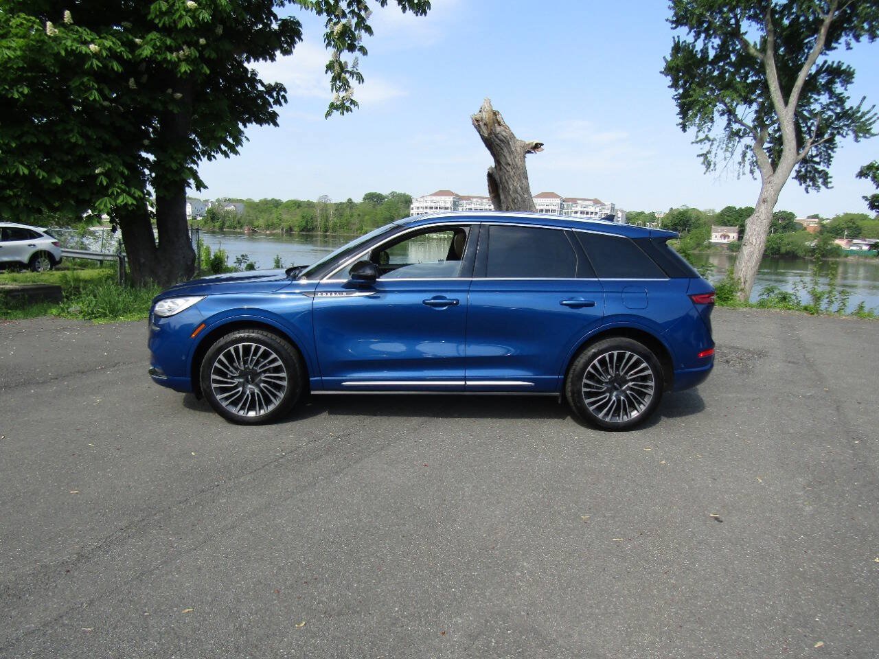 Used 2020 Lincoln Corsair Reserve w/ Equipment Group 201A AWD/4WD image 3
