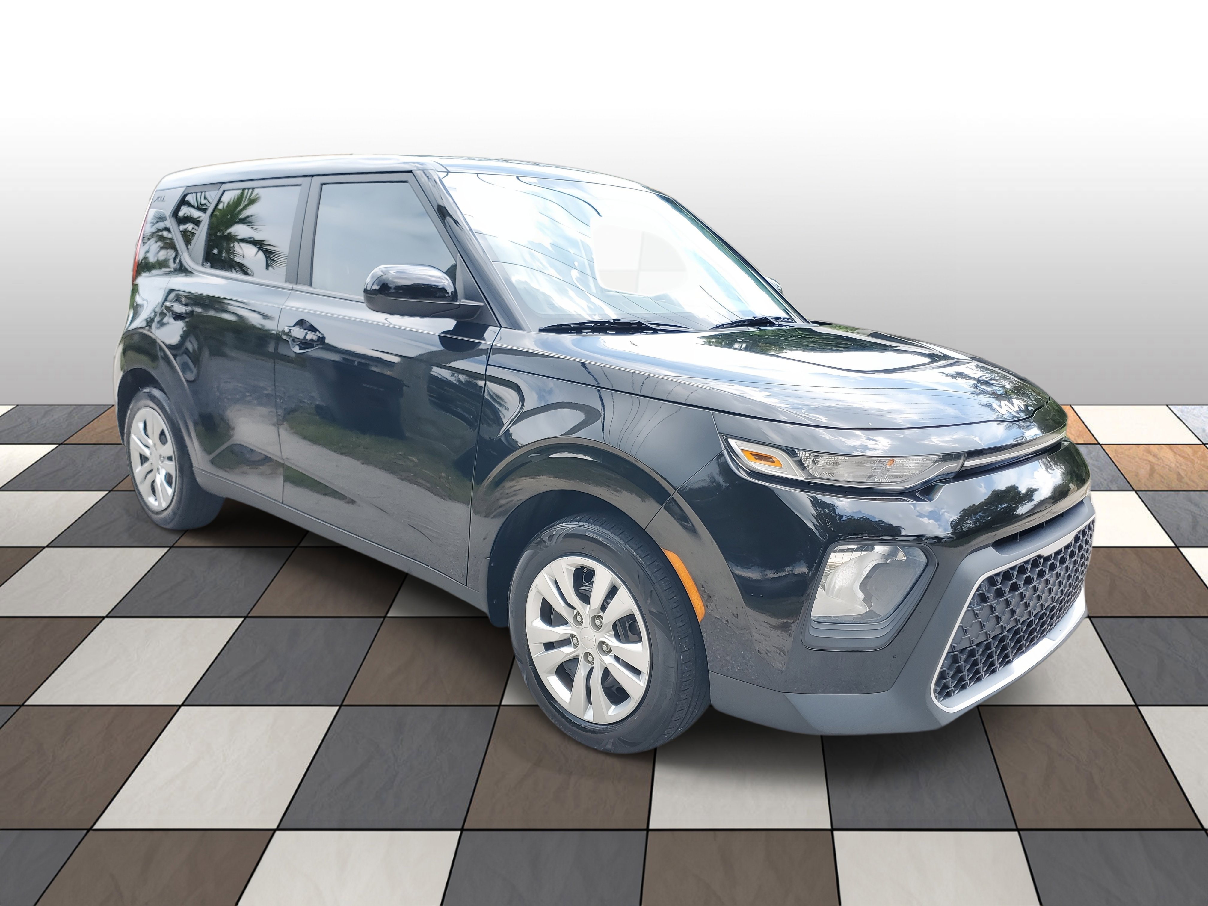 Used 2022 Kia Soul LX image 3