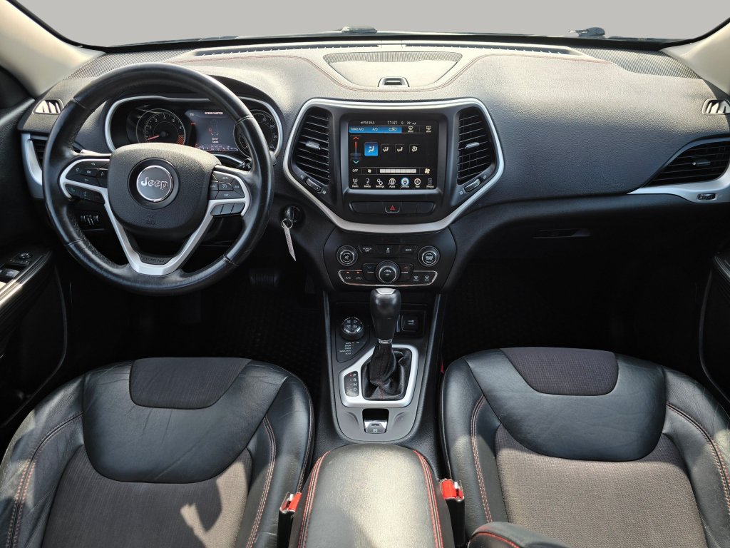 Used 2014 Jeep Cherokee Trailhawk AWD/4WD image 2