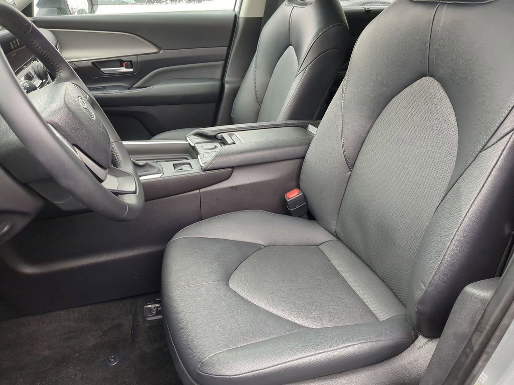 Used 2025 Toyota Grand Highlander AWD image 25