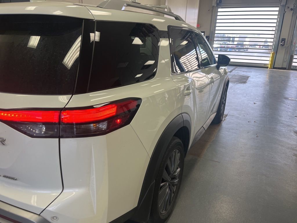 Used 2024 Nissan Pathfinder SL w/ SL Premium Package image 4