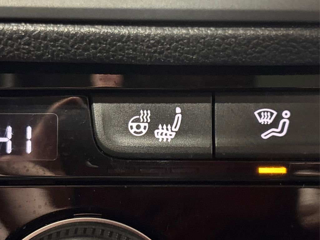 Used 2019 Volkswagen Jetta SE w/ Cold Weather Package image 33