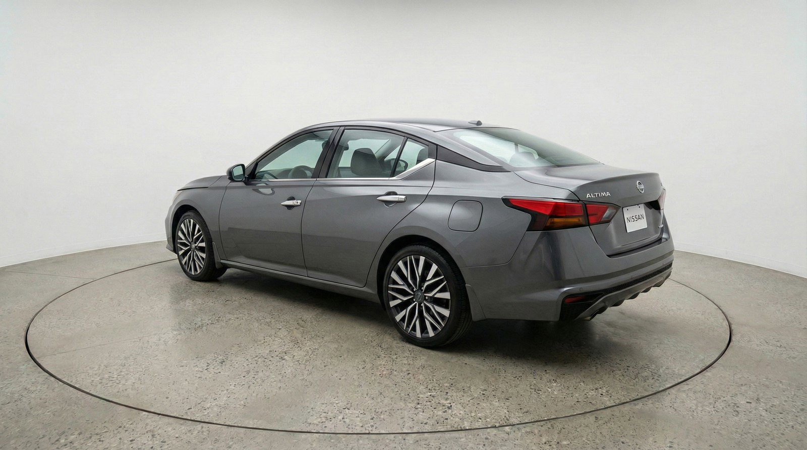 Used 2025 Nissan Altima 2.5 SV FWD image 6