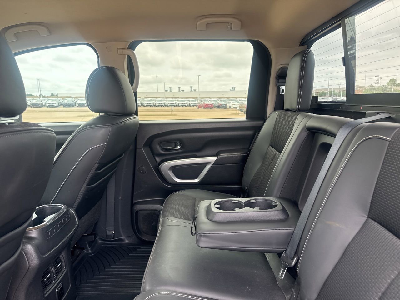 Used 2016 Nissan Titan PRO-4X AWD/4WD image 40