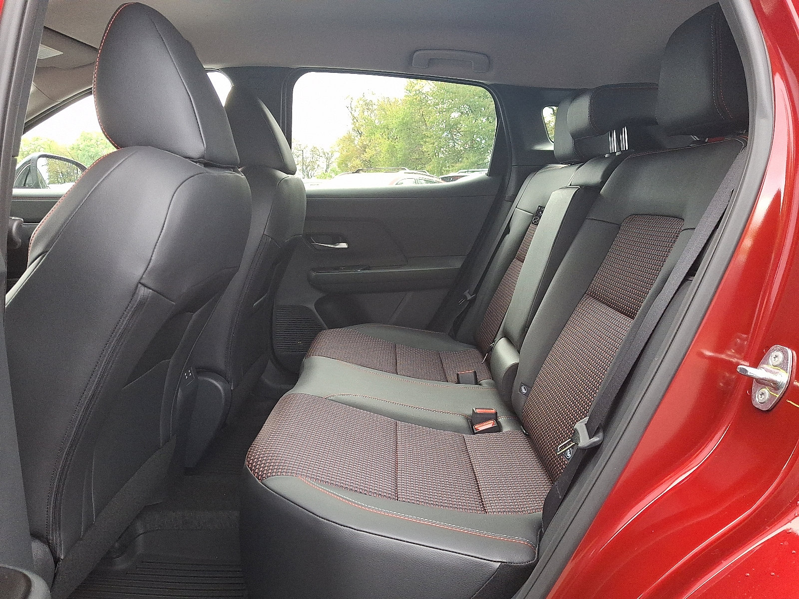 New 2026 Nissan Kicks SR w/ Cold Weather Package image 5