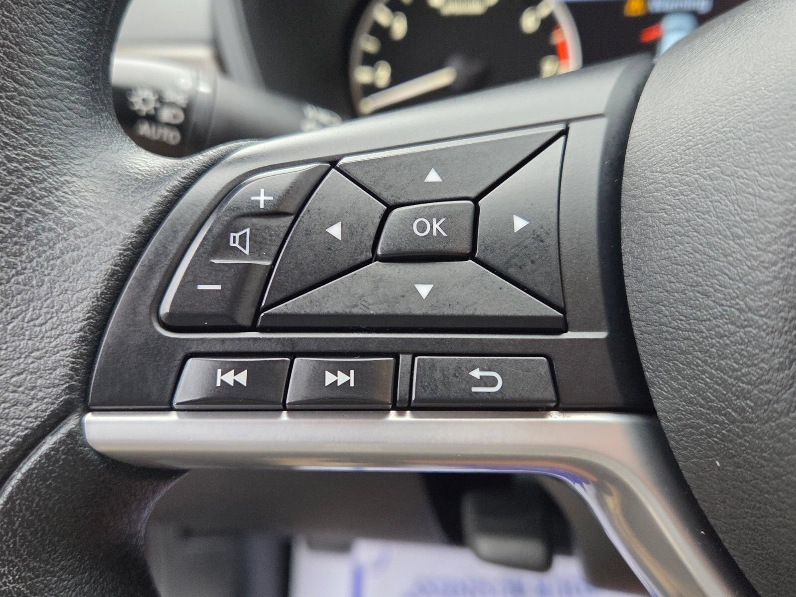 Used 2025 Nissan Altima 2.5 SV FWD image 24