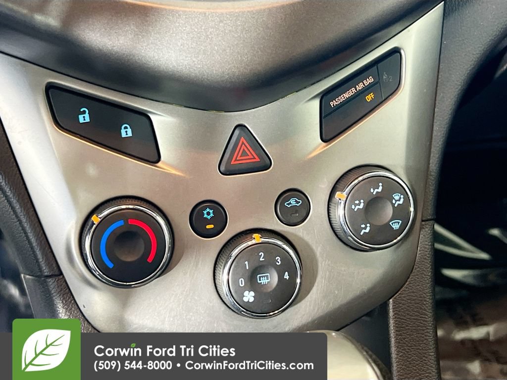 Used 2015 Chevrolet Sonic LT w/ Fun and Sun Package FWD image 9