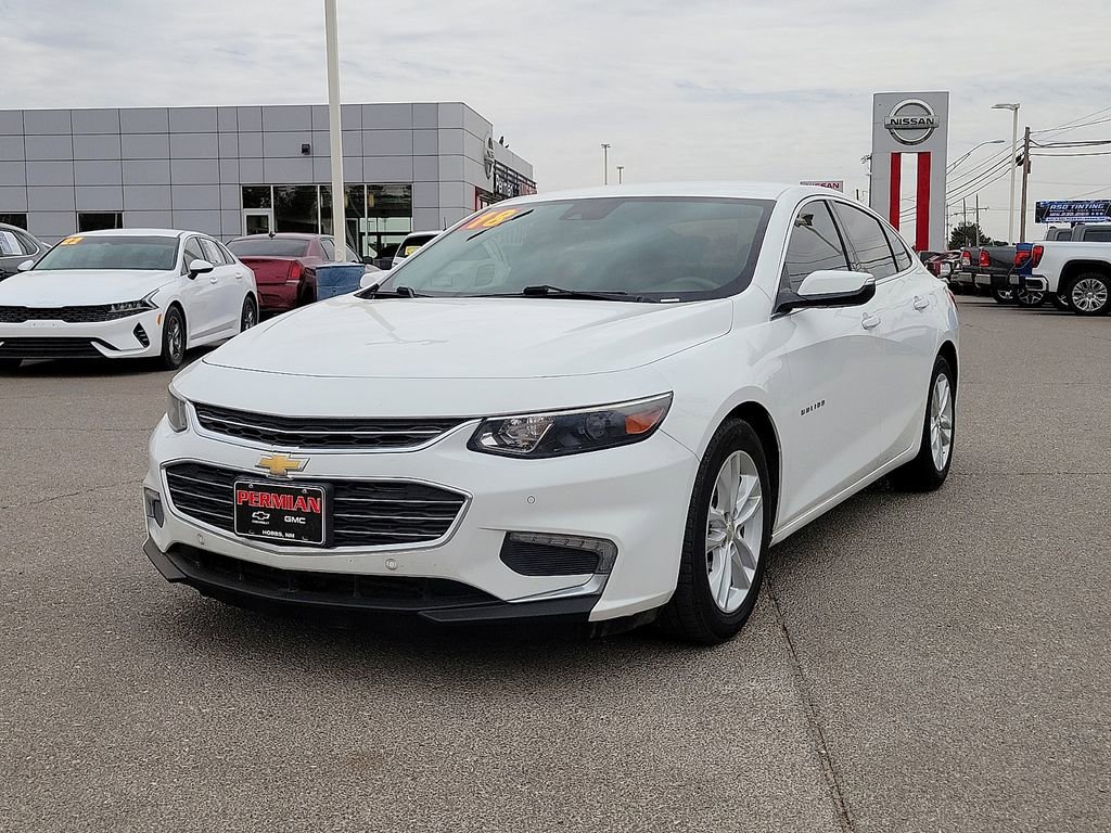 Used 2018 Chevrolet Malibu LT w/ Driver Confidence Package FWD image 4