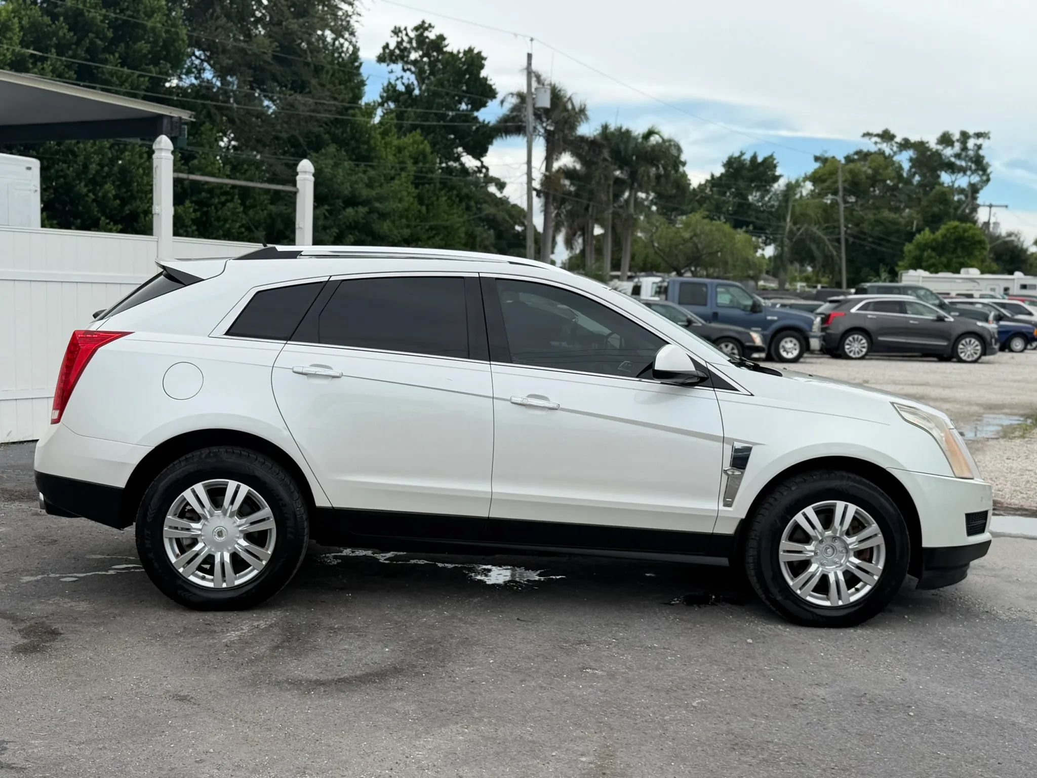 Used 2011 Cadillac SRX Luxury FWD image 5