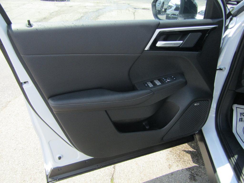 Used 2026 Mitsubishi Outlander AWD image 13