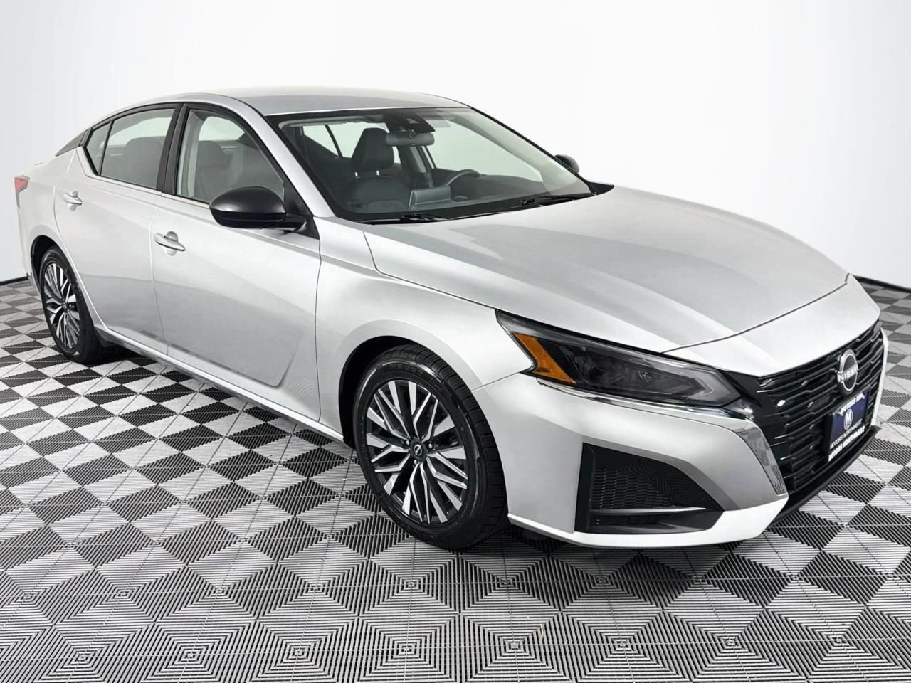 Used 2024 Nissan Altima 2.5 SV FWD image 26
