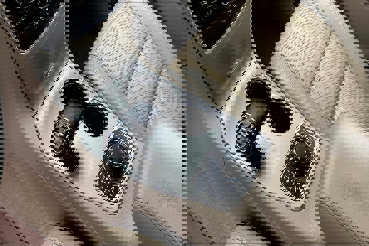 Used 2015 Jeep Grand Cherokee Overland image 17