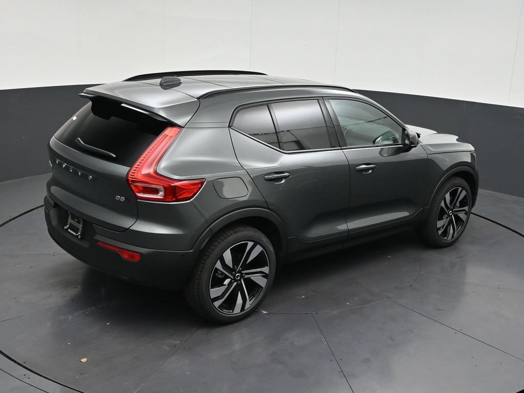 New 2026 Volvo XC40 B5 Plus AWD/4WD image 17