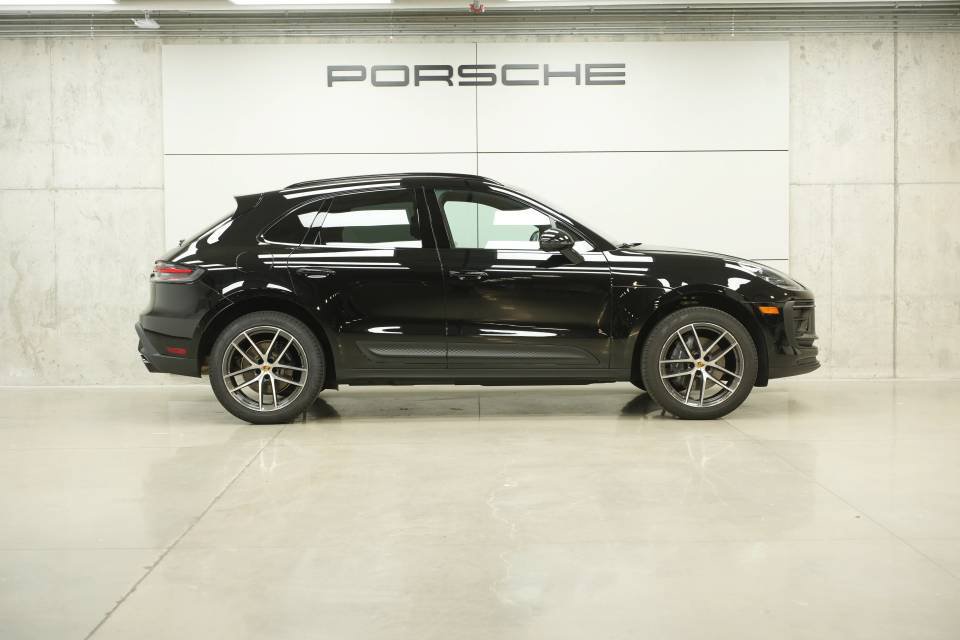 Certified 2026 Porsche Macan AWD/4WD image 8