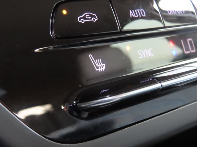 Used 2021 Buick Envision Essence w/ Technology Package I AWD/4WD image 4