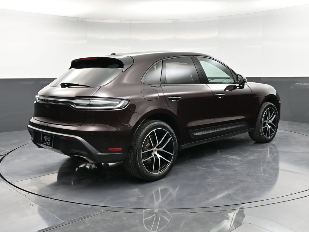 Certified 2025 Porsche Macan image 8