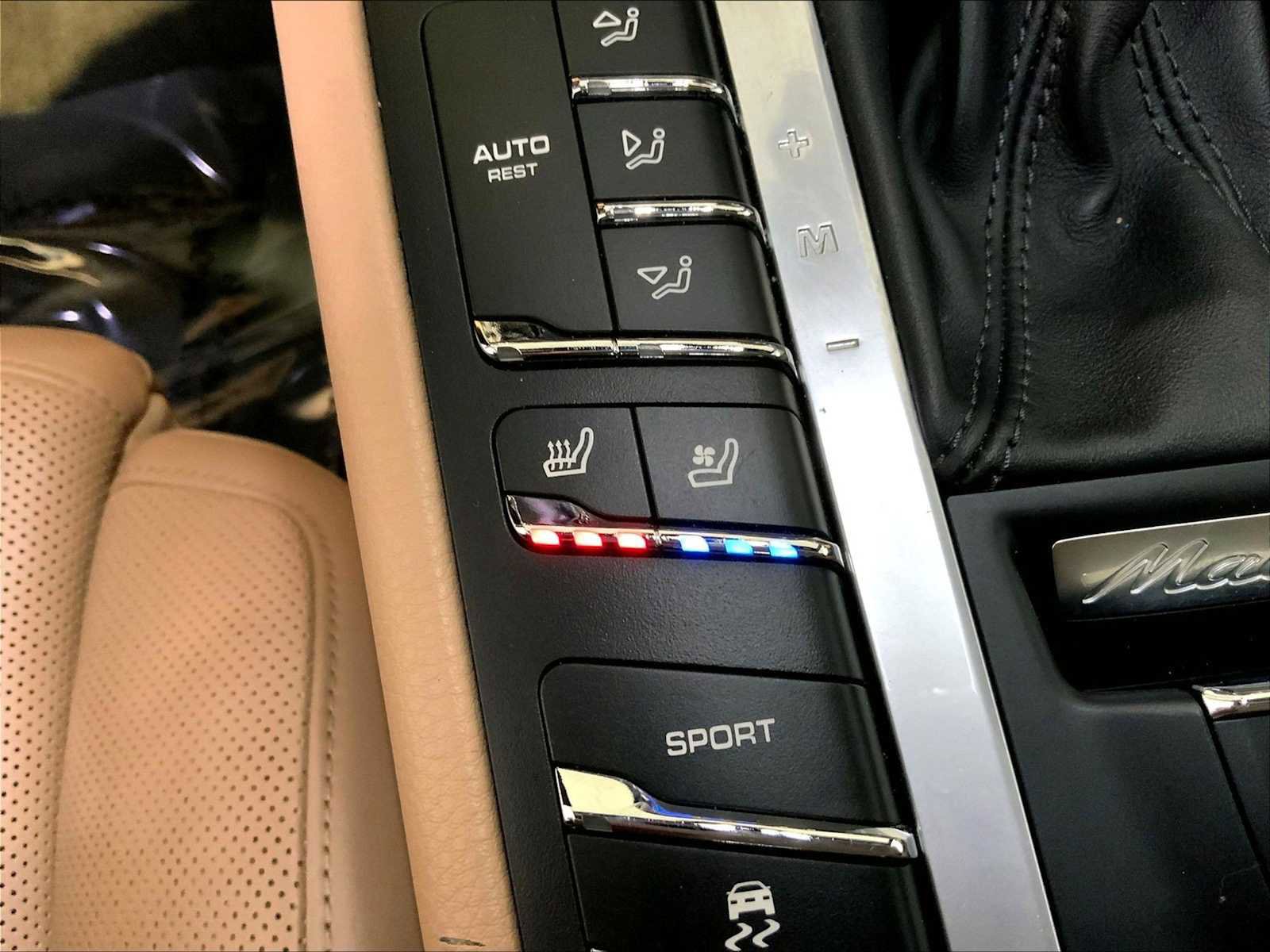 Certified 2020 Porsche Macan AWD/4WD image 37