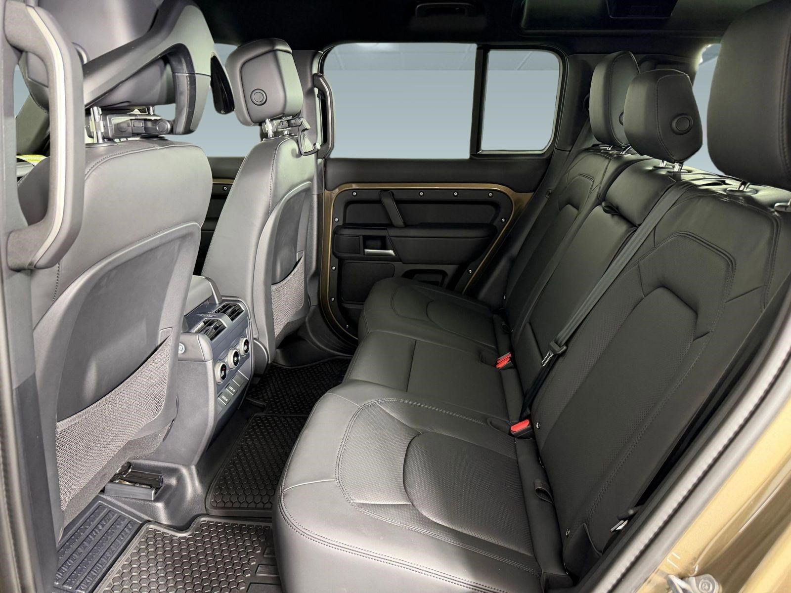 Used 2026 Land Rover Defender 110 S image 13