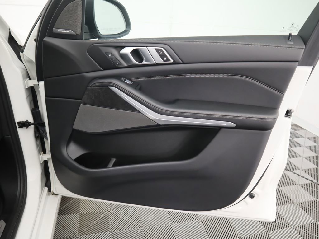 Used 2023 BMW X7 xDrive40i w/ Premium Package image 27
