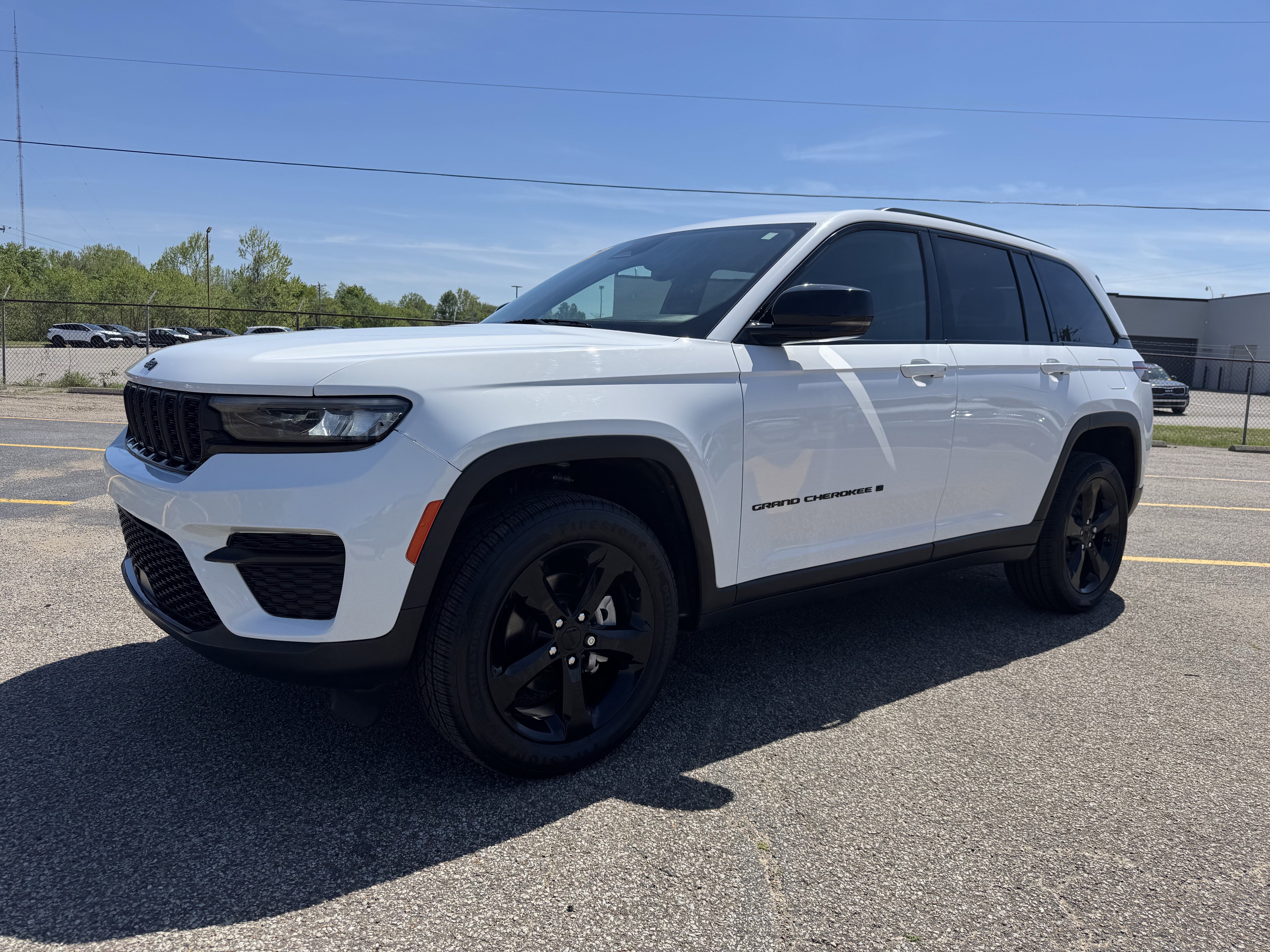 Used 2023 Jeep Grand Cherokee Altitude image 1