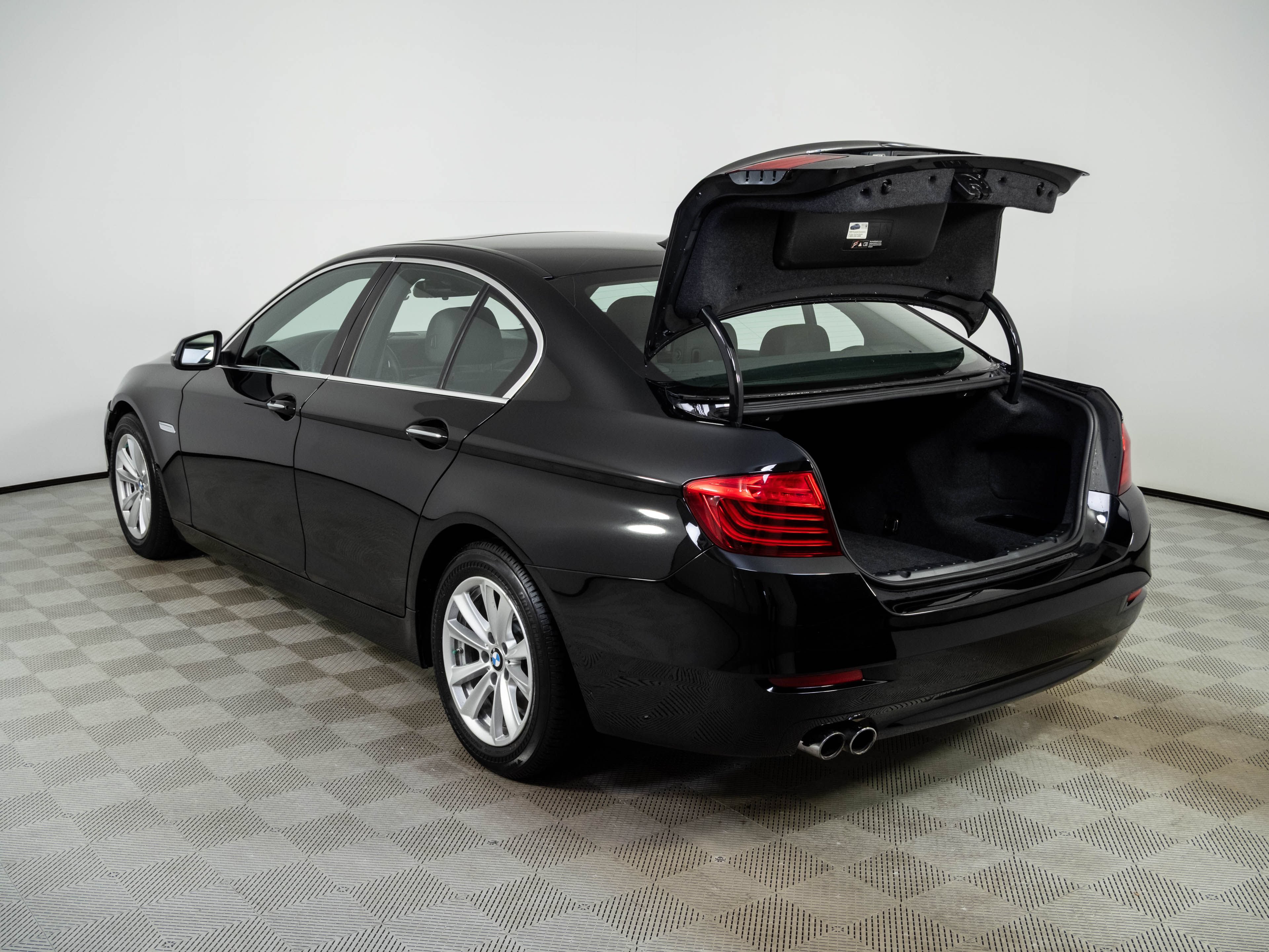 Used 2015 BMW 528i xDrive Sedan AWD/4WD image 30