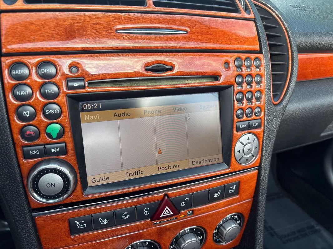 Used 2011 Mercedes-Benz SLK 350 image 18